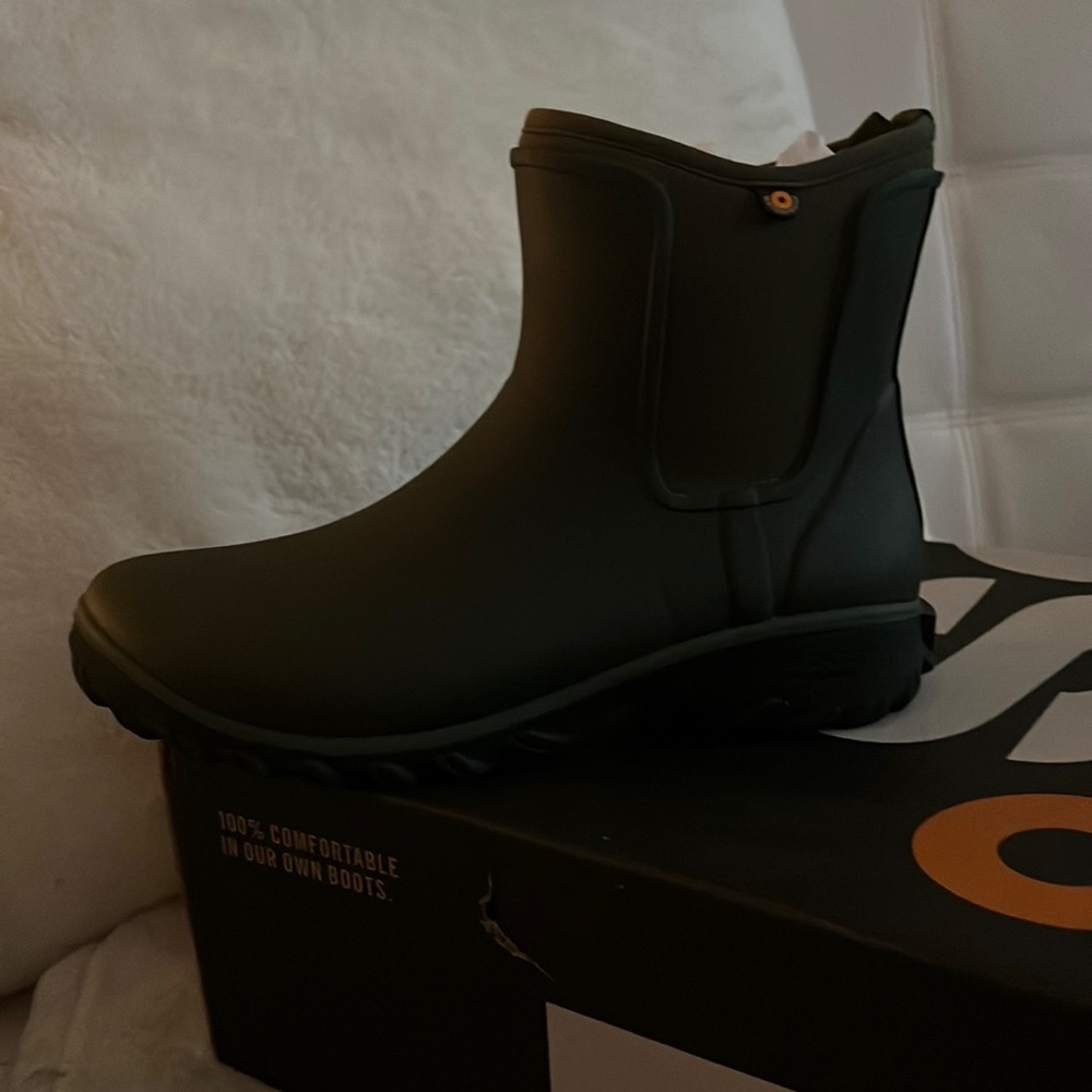BOGS Women's Sauvie Slip on Boot Waterproof Garden Rain BRAND NEW